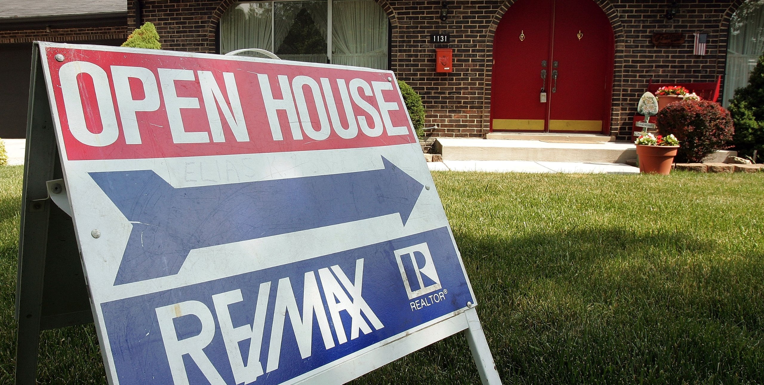 remax sign